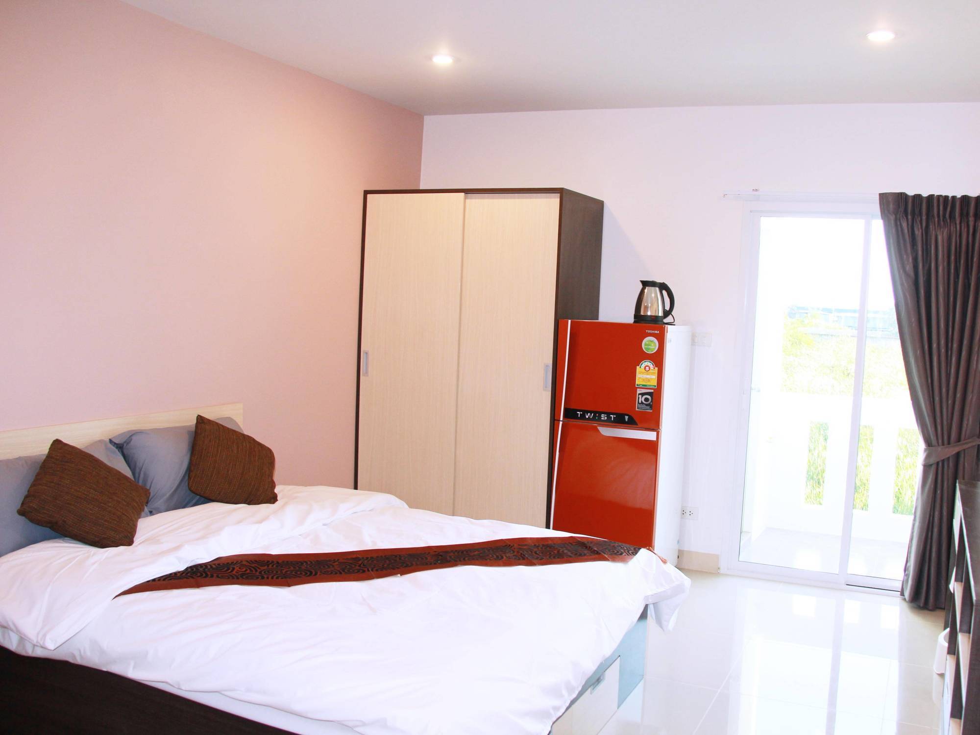 At Ease Hotel Suvarnabhumi Bang Phli Екстериор снимка