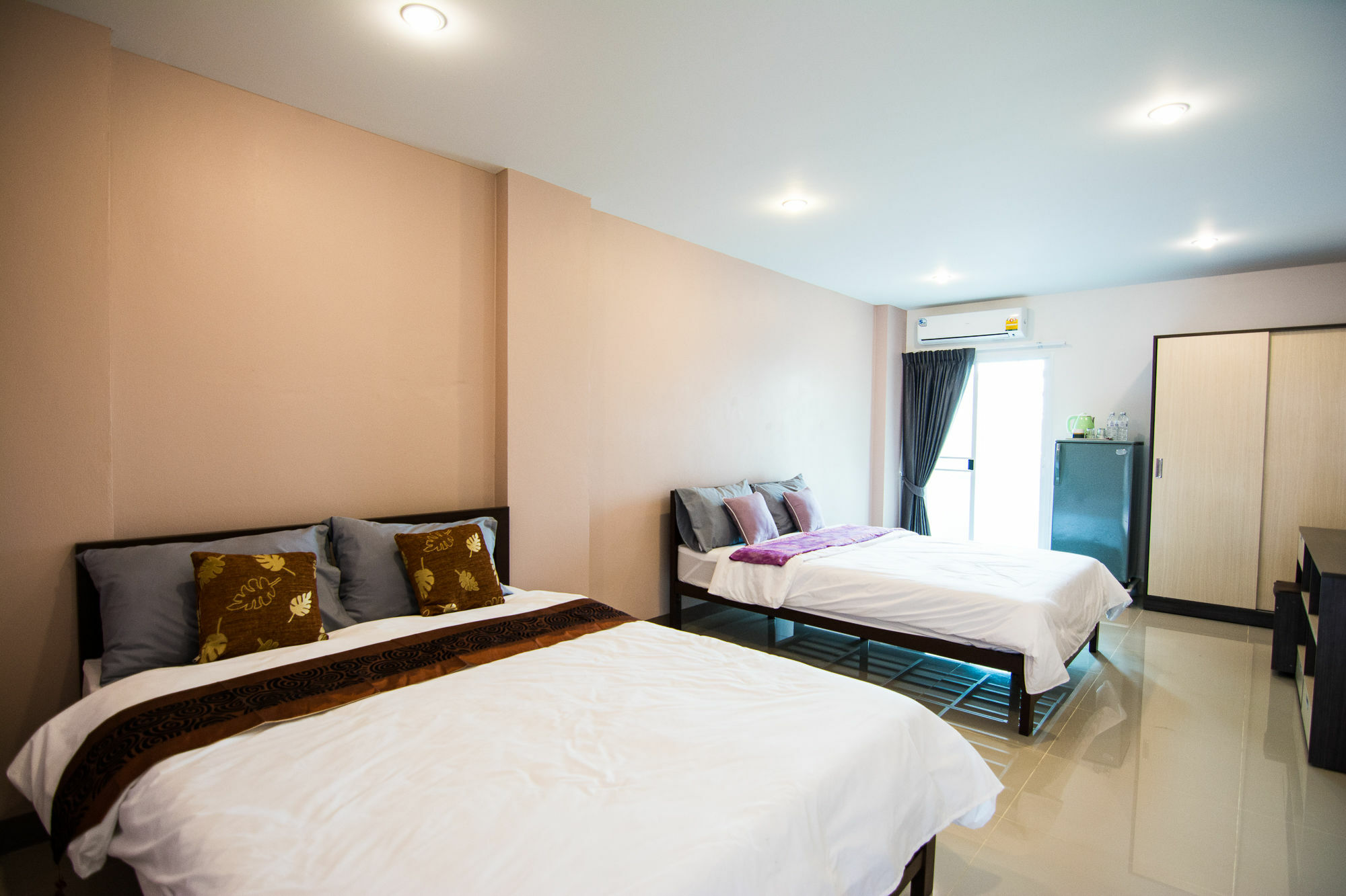 At Ease Hotel Suvarnabhumi Bang Phli Екстериор снимка